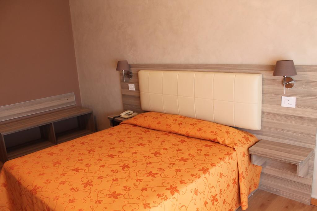 Hotel Mediterraneo Roccella Ionica Zewnętrze zdjęcie