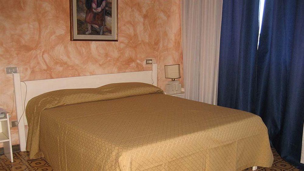 Hotel Mediterraneo Roccella Ionica Zewnętrze zdjęcie