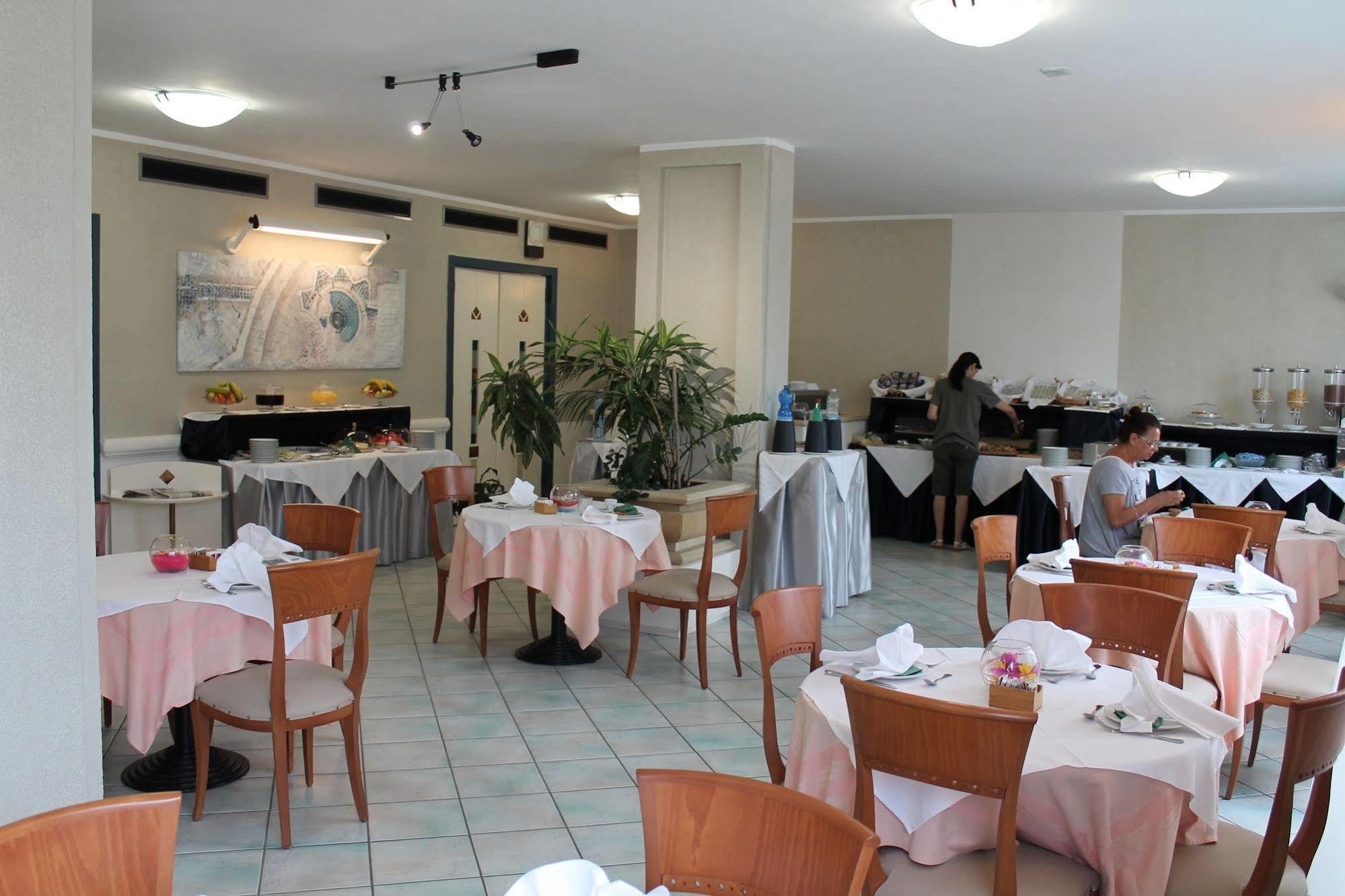 Hotel Mediterraneo Roccella Ionica Zewnętrze zdjęcie