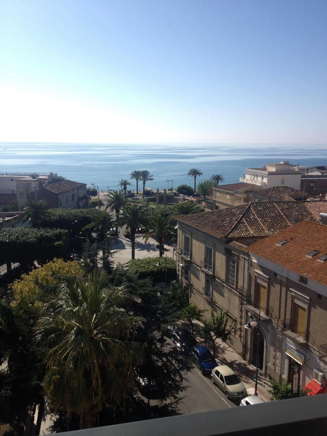 Hotel Mediterraneo Roccella Ionica Zewnętrze zdjęcie