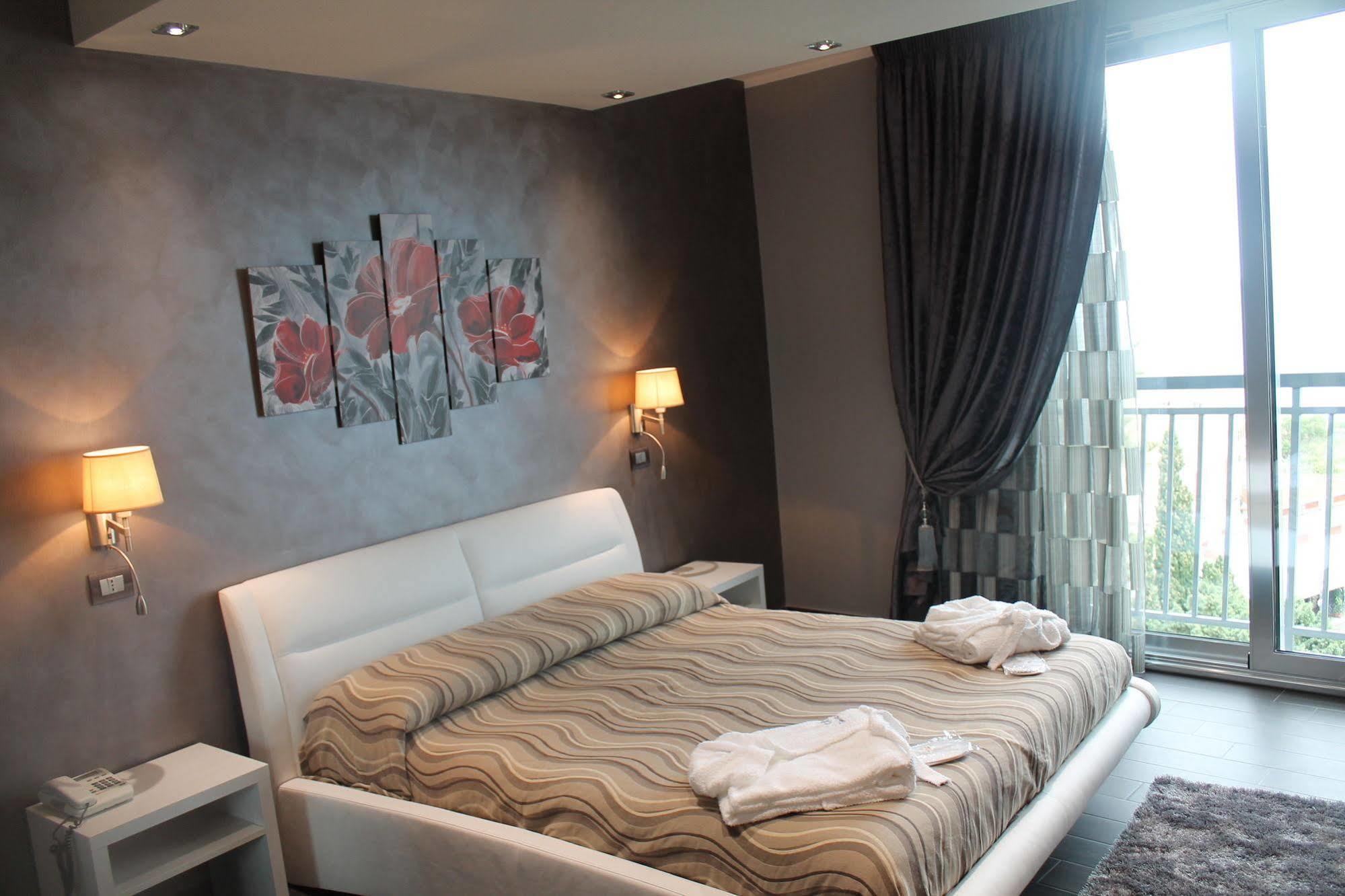 Hotel Mediterraneo Roccella Ionica Zewnętrze zdjęcie