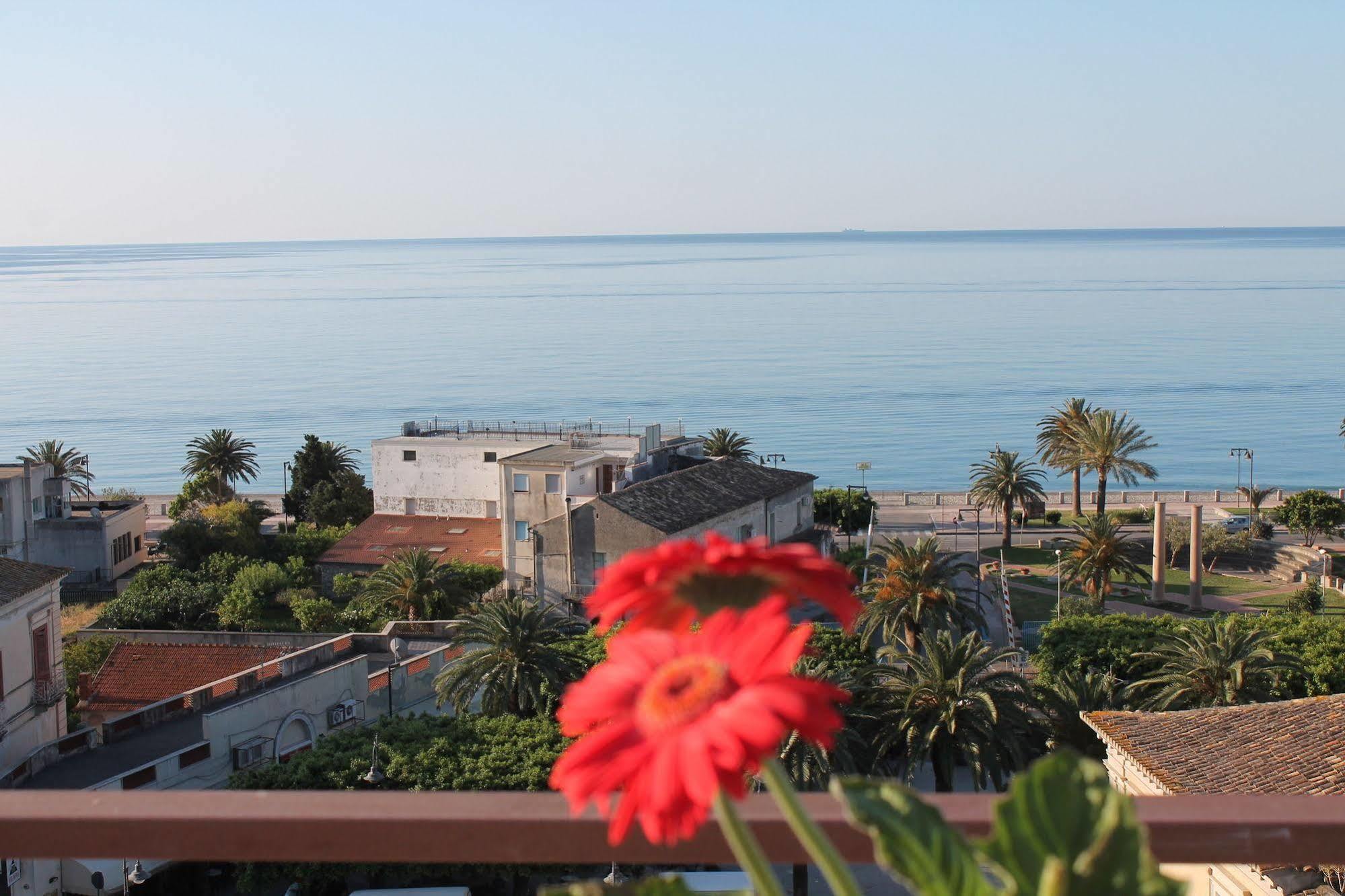 Hotel Mediterraneo Roccella Ionica Zewnętrze zdjęcie